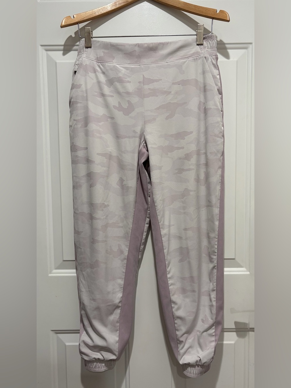 Athleta Women's Medium Weight Light Purple Camo Track Joggers, size 6P